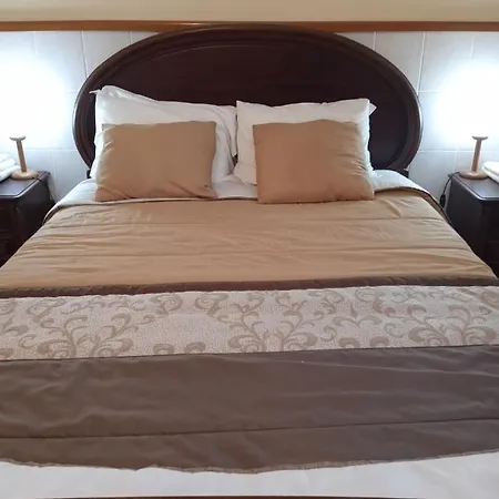 Guest house Porto Cruz House