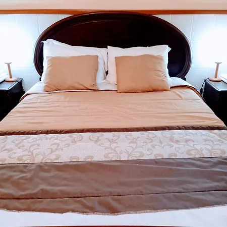 Guest house Porto Cruz House