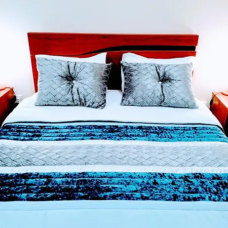 Guest house Porto Cruz House