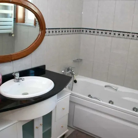 Guest house Porto Cruz House